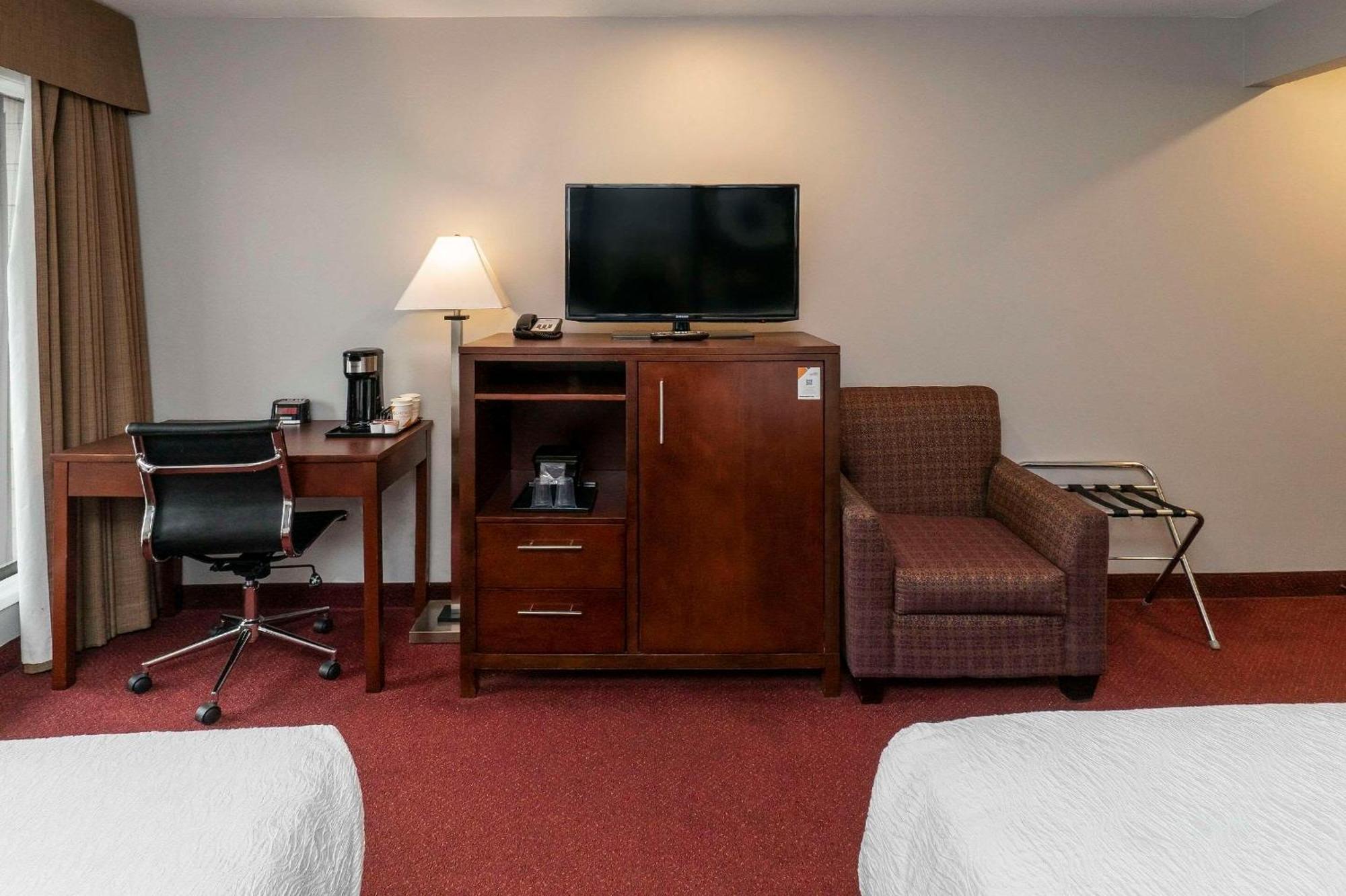 Quality Inn & Suites Vernon Exterior photo
